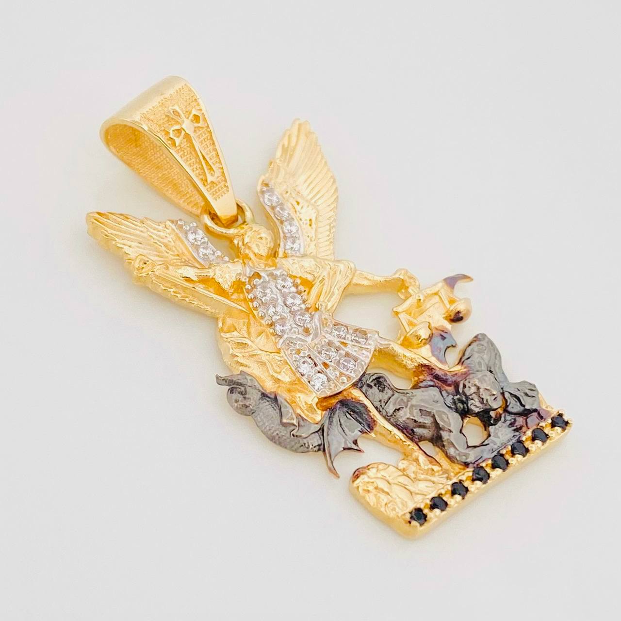 Dije San Miguel Arcangel 3.8g / 1 1/4 in Tres Oros 18K