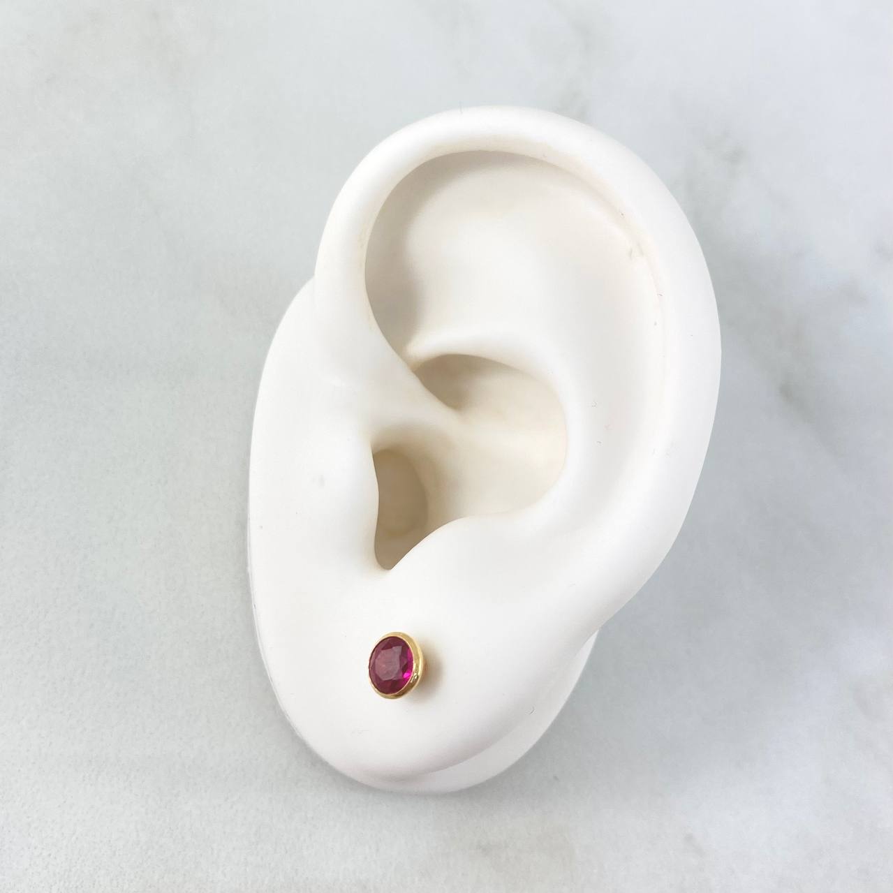 Topos Bisel 0.7gr / 5mm Circon Fucsia Oro Amarillo