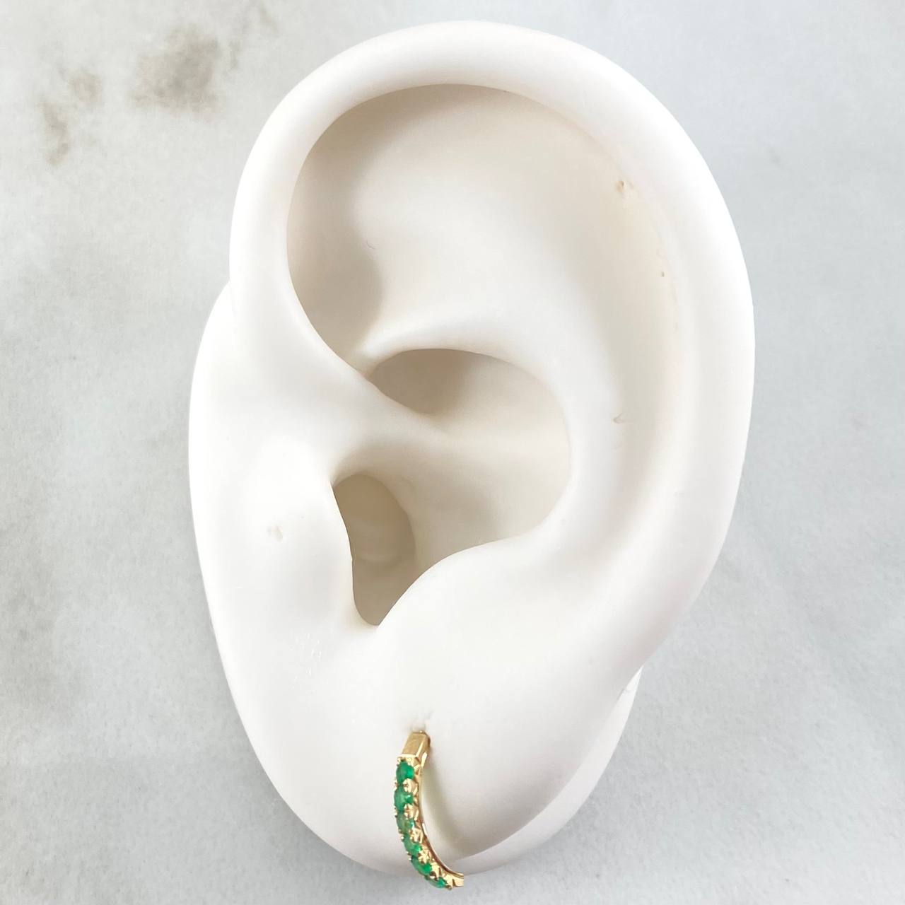 Curved Wave Stud Earrings Emeralds 25pts 0.85gr / 1cm / 18K Yellow Gold