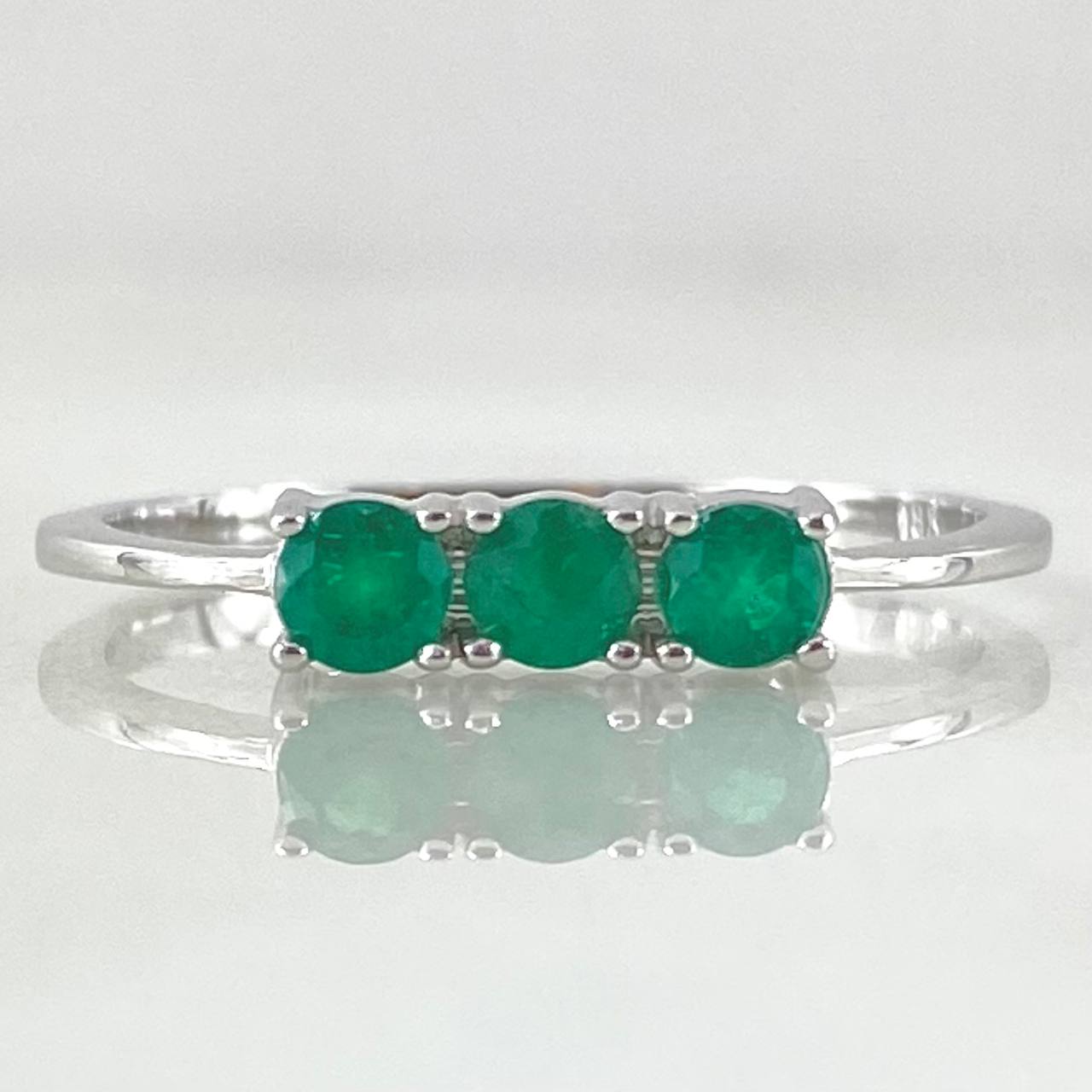 Trinity Emerald Ring 36pts 1.85gr / Size 7 1/2 / 18K White Gold