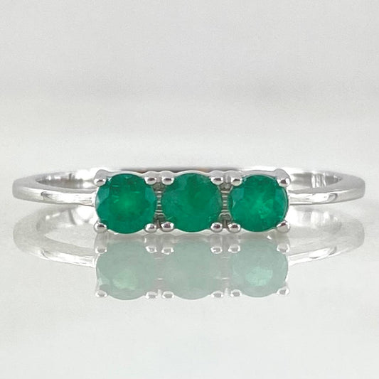 Trinity Emerald Ring 36pts 1.85gr / Size 7 1/2 / 18K White Gold
