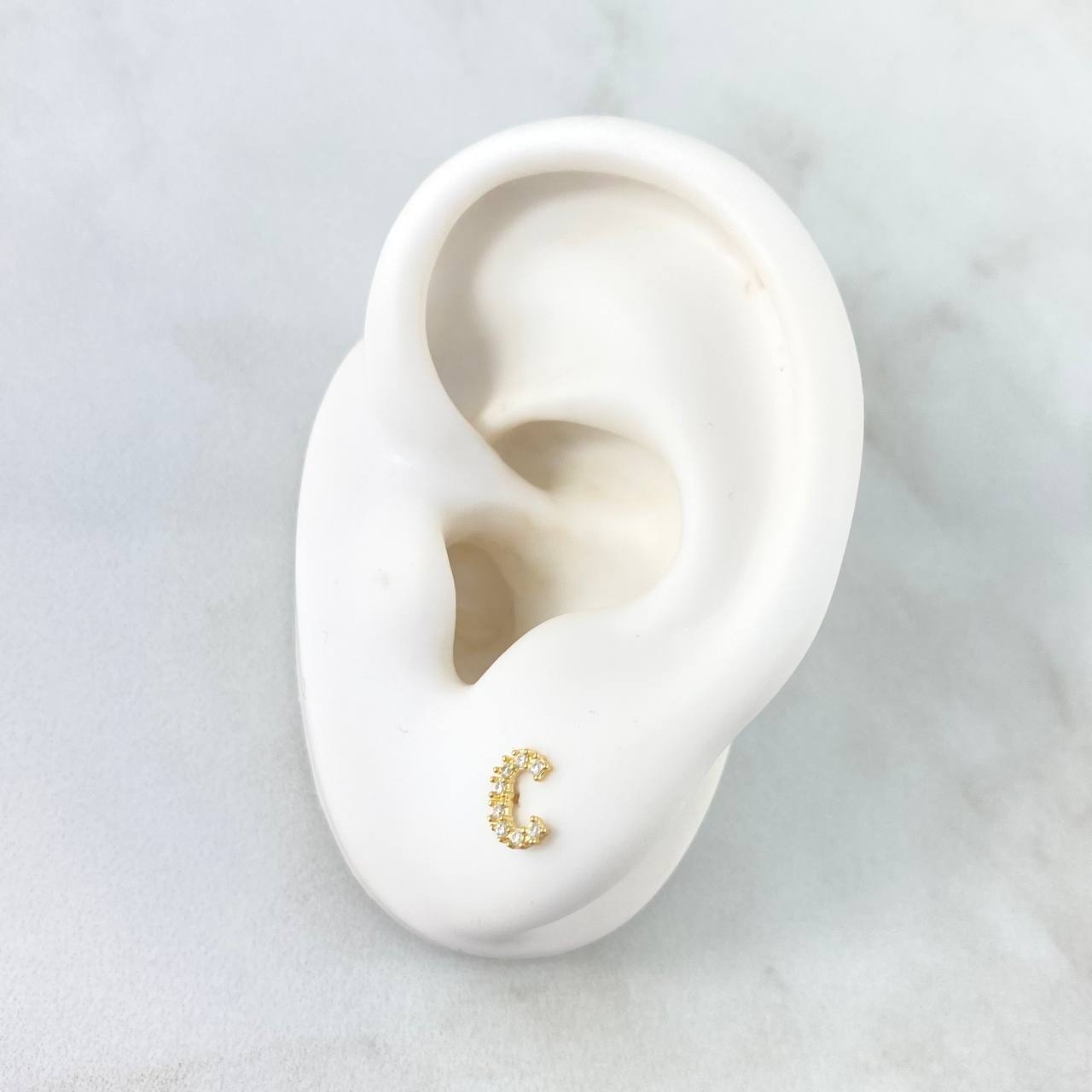 Stud Earrings Letter C 0.75gr / 18K Gold ©