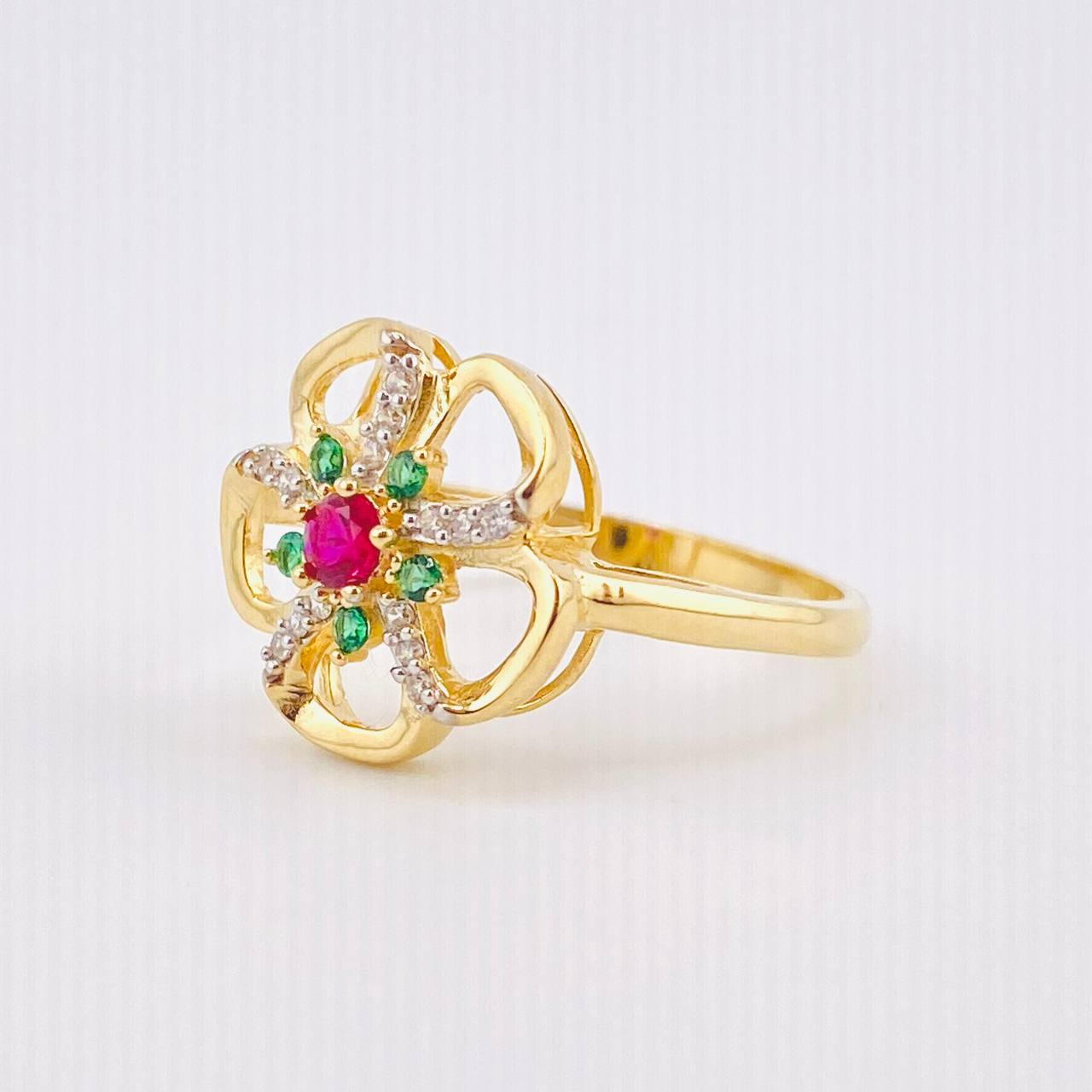 Anillo Flor 3.2gr / T7 1/4 / Oro Amarillo 18K ©