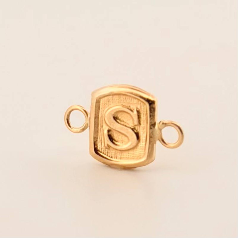 Herraje Letra S 0.3gr / 1/2 in / Oro Amarillo 18K ©