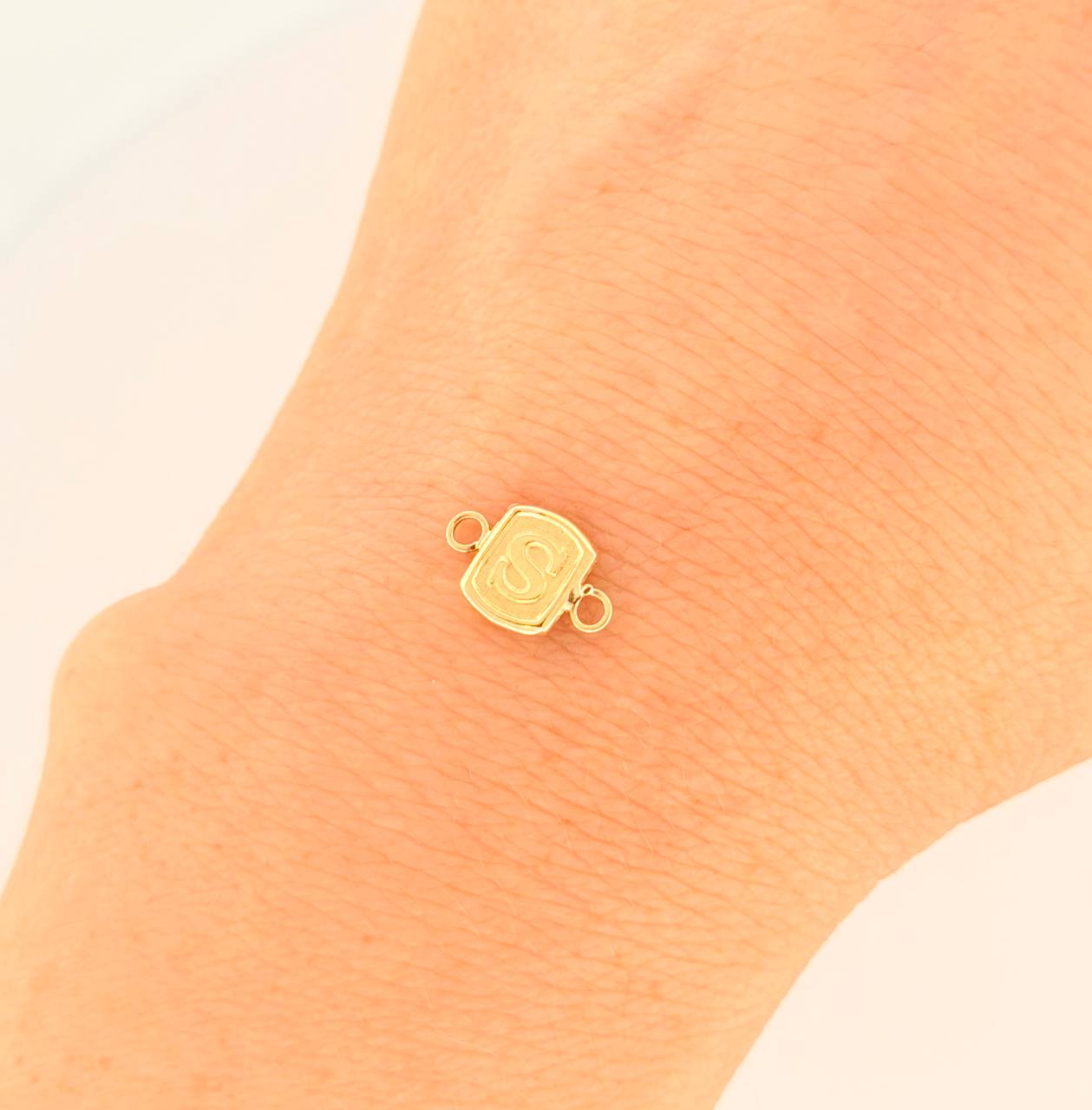 Herraje Letra S 0.3gr / 1/2 in / Oro Amarillo 18K ©