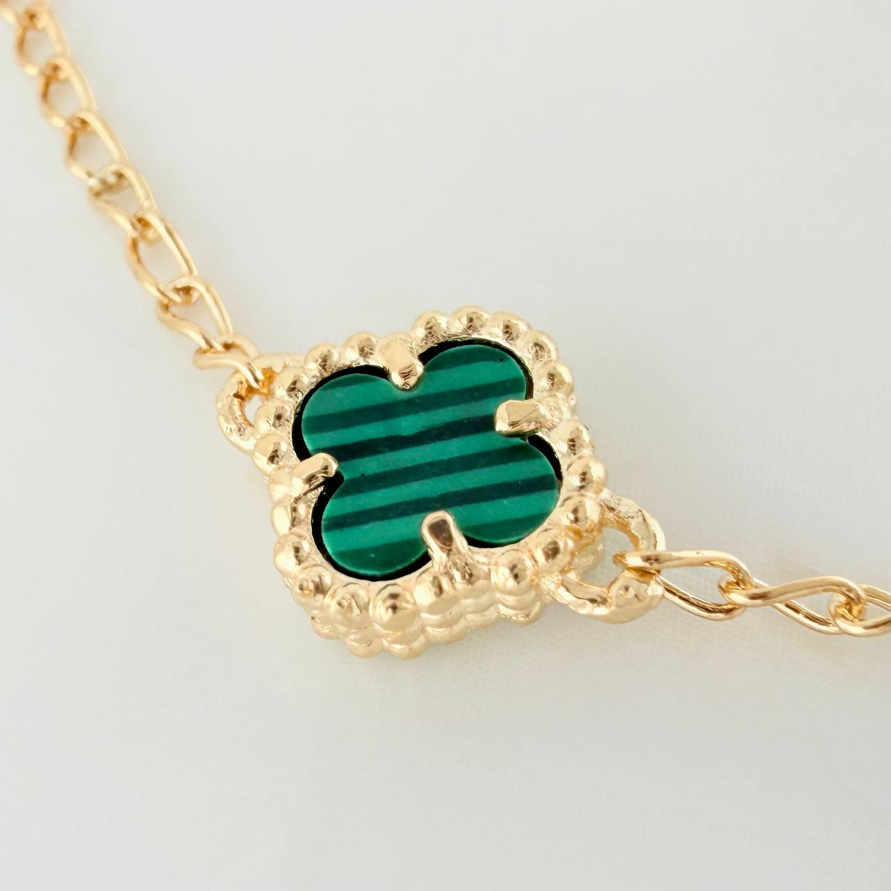 Pulso Trebol Espiga 5gr / 9 1/4 in / 1.2mm Oro Amarillo Nac. Esp 18K %