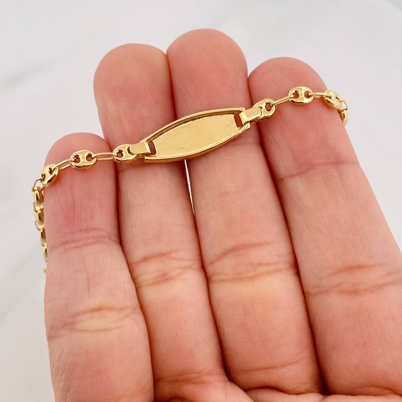 Pulso Bebé GC Ovalada 1.9g / 5 1/2 in / 3.44mm Oro Amarillo 18K
