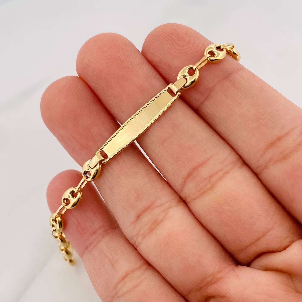 Pulso GC Rectangular 2.5g / 6 3/4 in / 4.82mm Oro Amarillo 18K