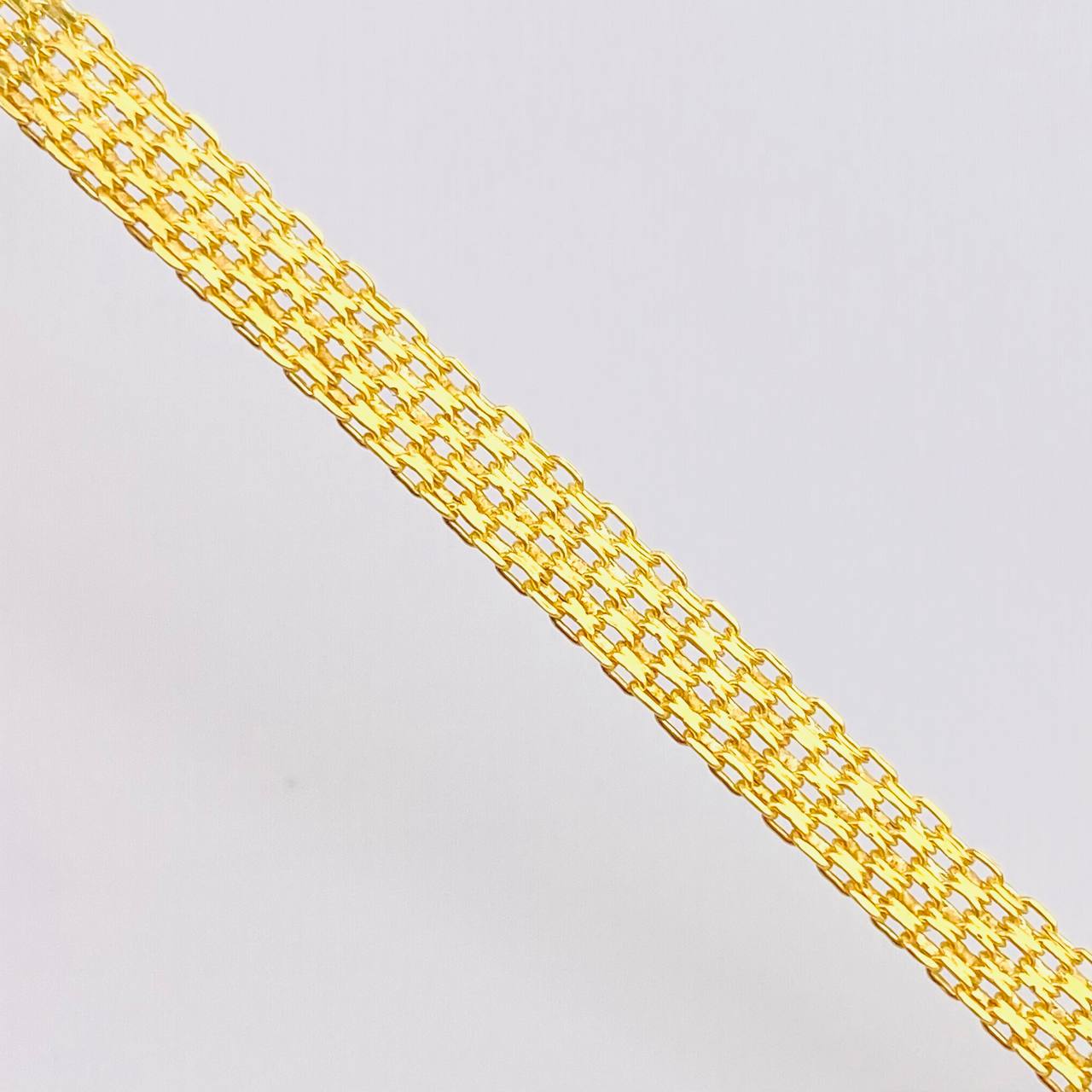 Bismark Chain 6.3gr / 23 1/2 in / 4.5mm Yellow Gold +1 18K ©
