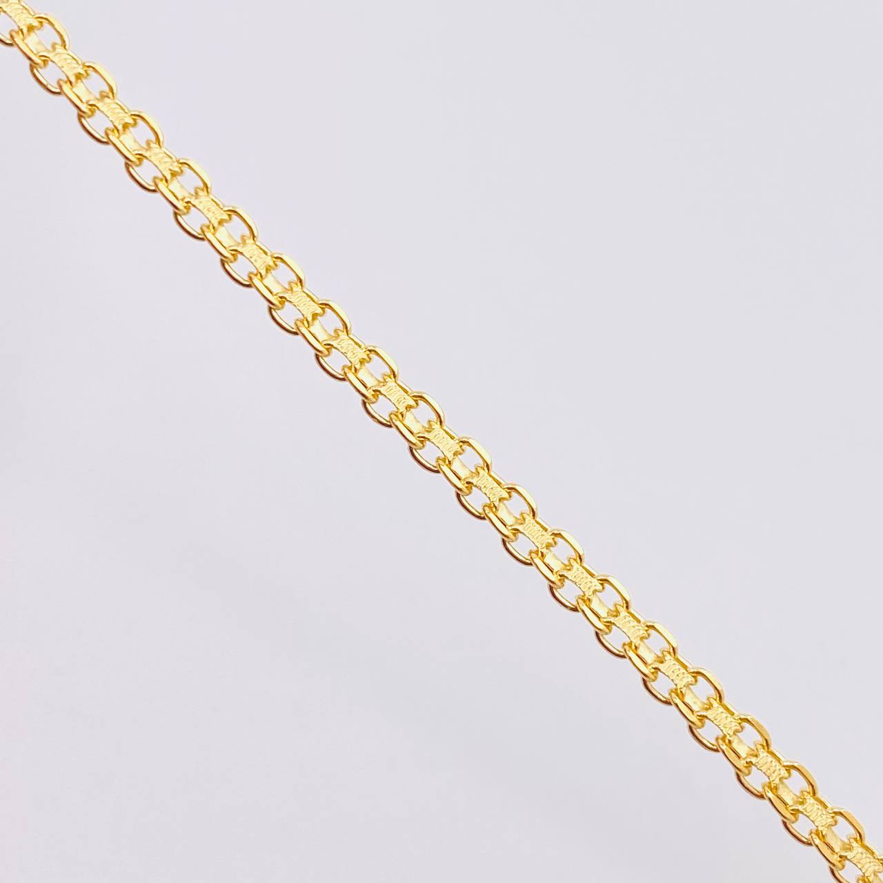 Pulso Chino 2.5g / 7 1/2 in / 2.4mm Oro Amarillo 18K