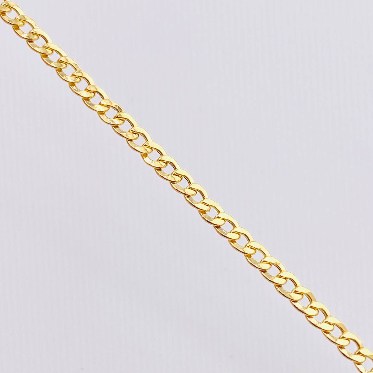 Tobillera Cubana 2.45gr / 9 3/4 in / 2.7mm Oro Amarillo +1 18K