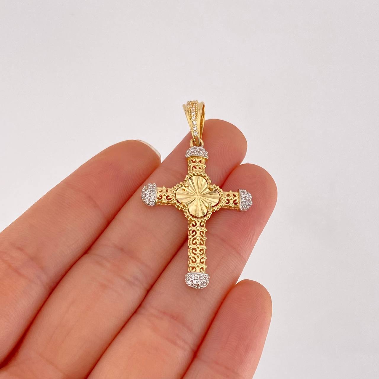 Dije Cruz Espiral Trebol 3.8g / 1 3/4 in Dos Oros Amarillo Blanco 18K
