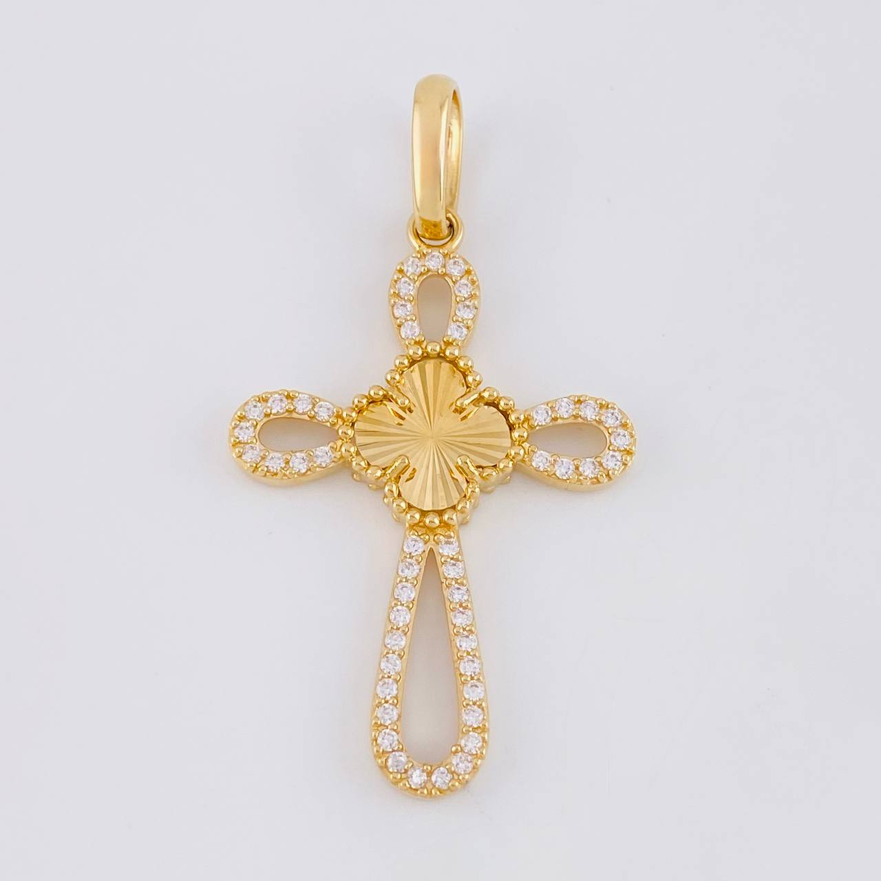 Pendant Cross Clover 6.65g / 2 1/4 in 18K Yellow Gold
