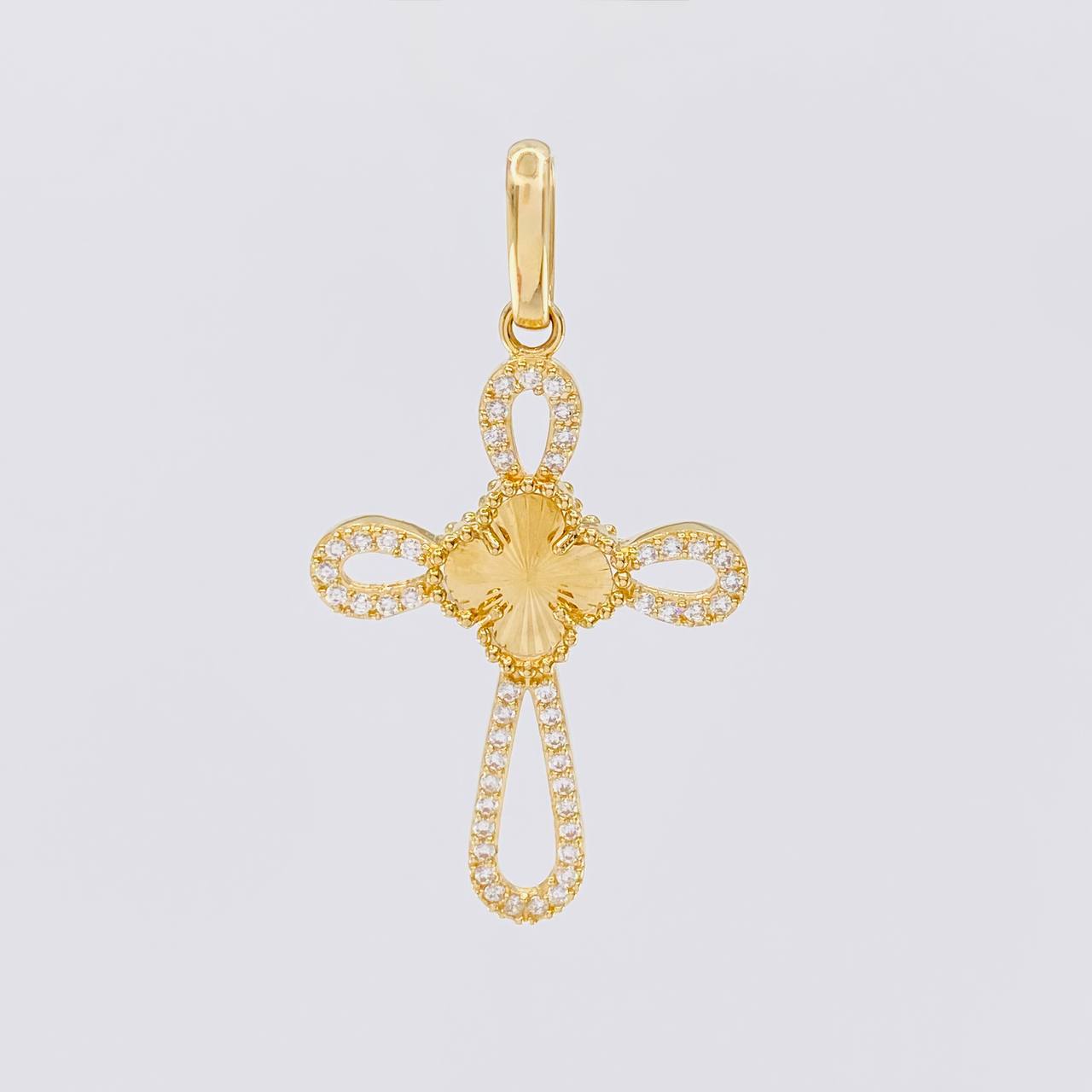 Pendant Cross Clover 6.65g / 2 1/4 in 18K Yellow Gold
