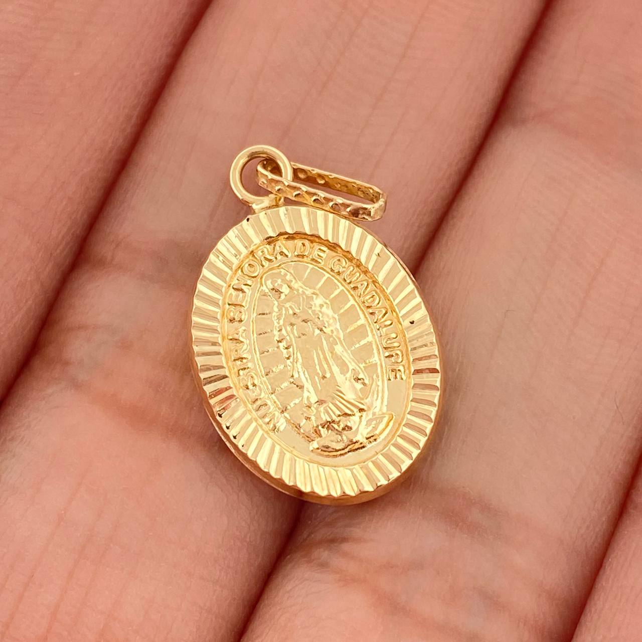 Dije Virgen Guadalupe 0.95gr / 1 in / Oro Amarillo 18K &