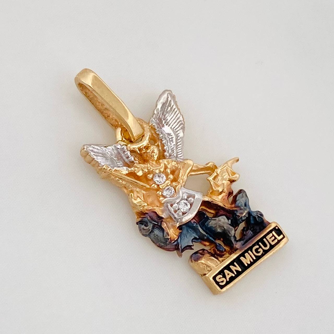 Dije San Miguel Arcangel 1.65g / 3/4 in Tres Oros 18K