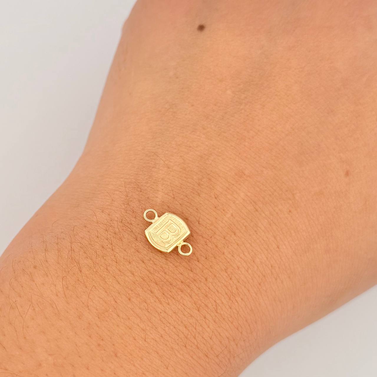 Herraje Letra B 0.3gr / 1/2 in / Oro Amarillo 18K