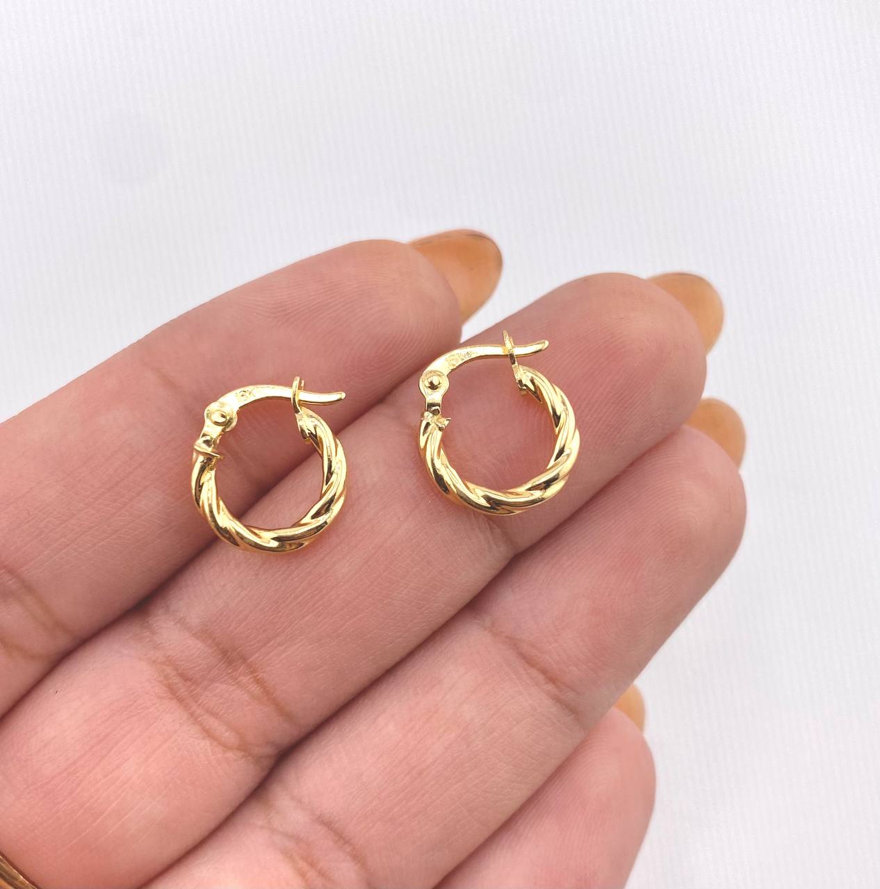 Candongas Emmi 0.85gr / 1/2 in / Oro Amarillo 18K *