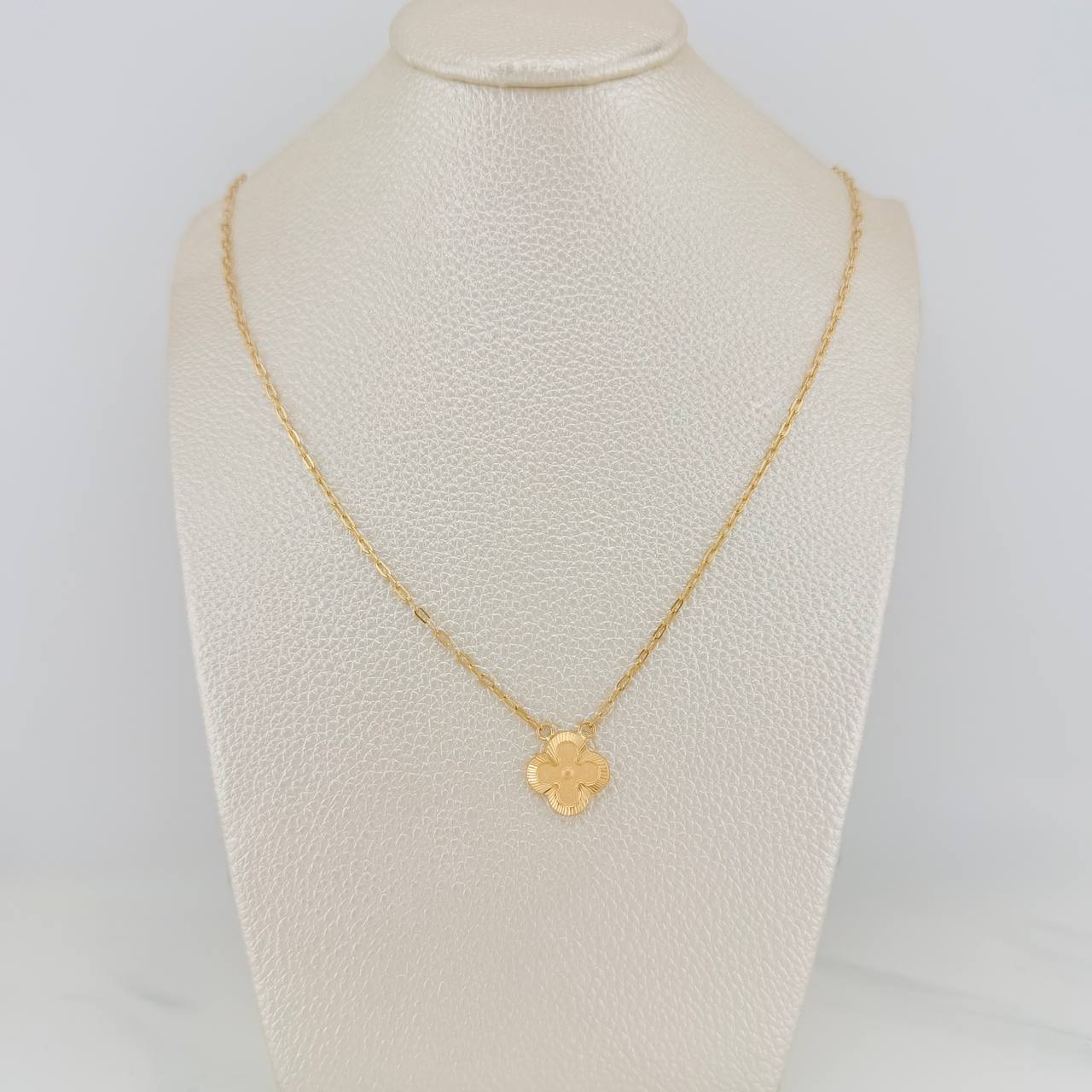 Cadena Trebol Cajon 3.05gr / 18 1/2 in / 1.6mm Oro Amarillo 18K %