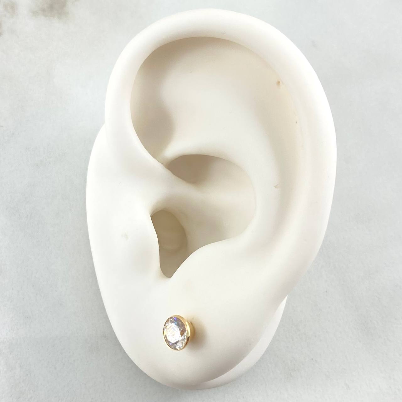 Beveled Stud Earrings 0.8gr / 18K Yellow Gold ©