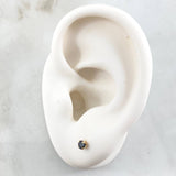 Beveled Stud Earrings 0.45gr / 18K Yellow Gold