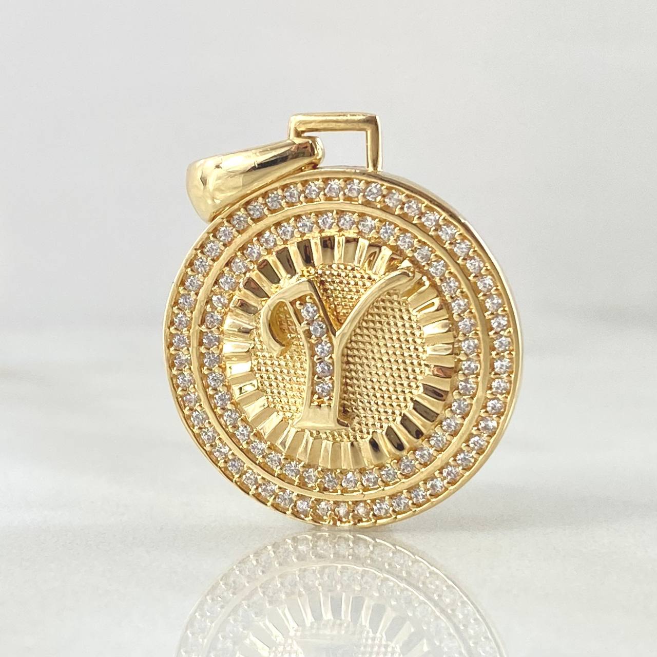 Dije Medalla Letra Y 4.65gr / 1 1/4 in / Oro Amarillo 18K *