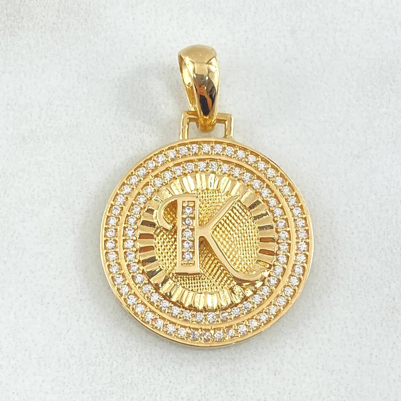 Dije Medalla Letra K 4.6gr / 1 1/4 in / Oro Amarillo 18K