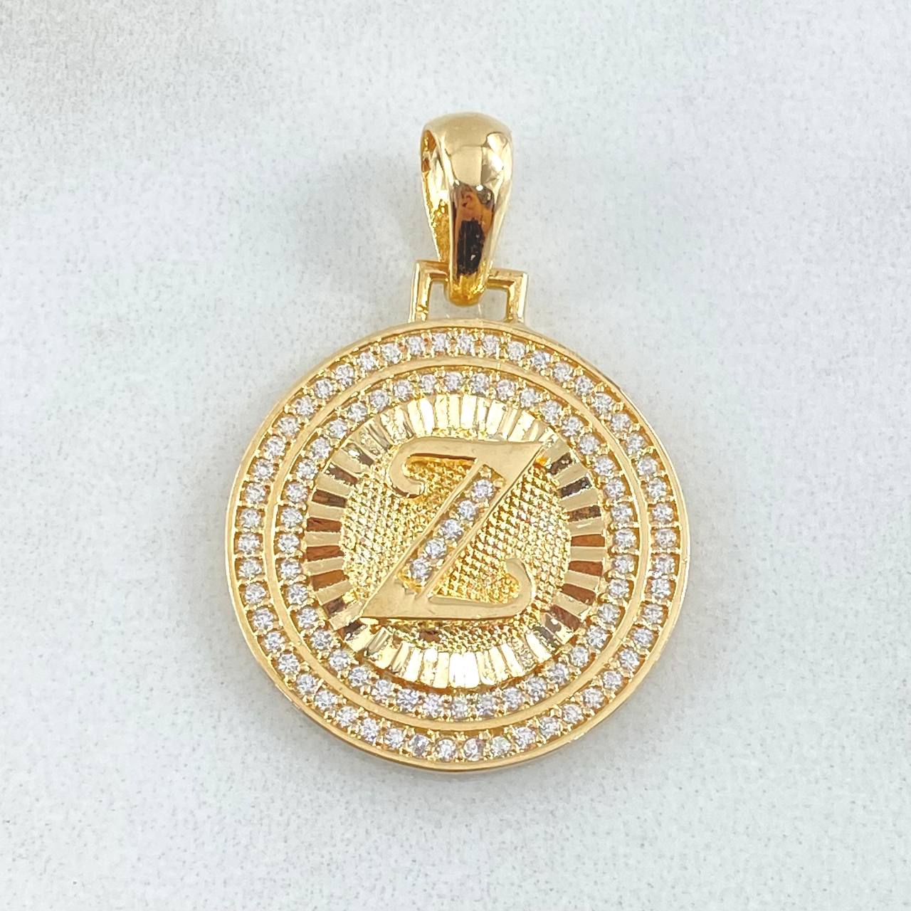 Dije Medalla Letra Z 5.05gr / 1 1/4 in / Oro Amarillo 18K *