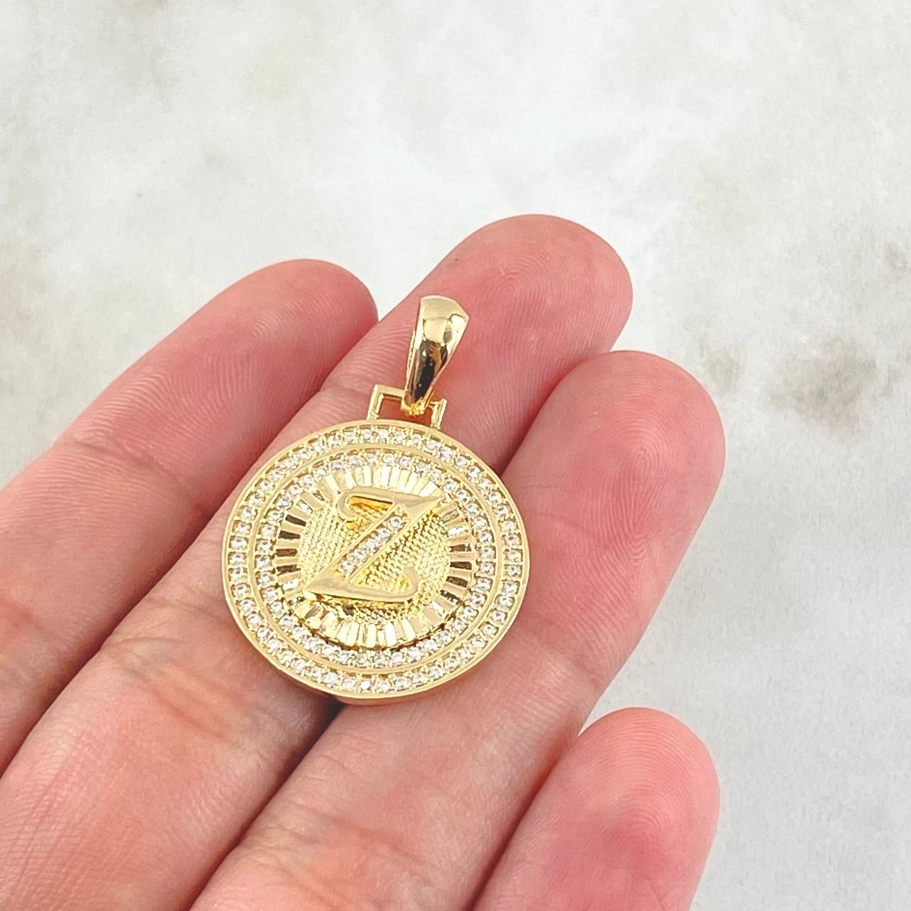 Dije Medalla Letra Z 5.05gr / 1 1/4 in / Oro Amarillo 18K *