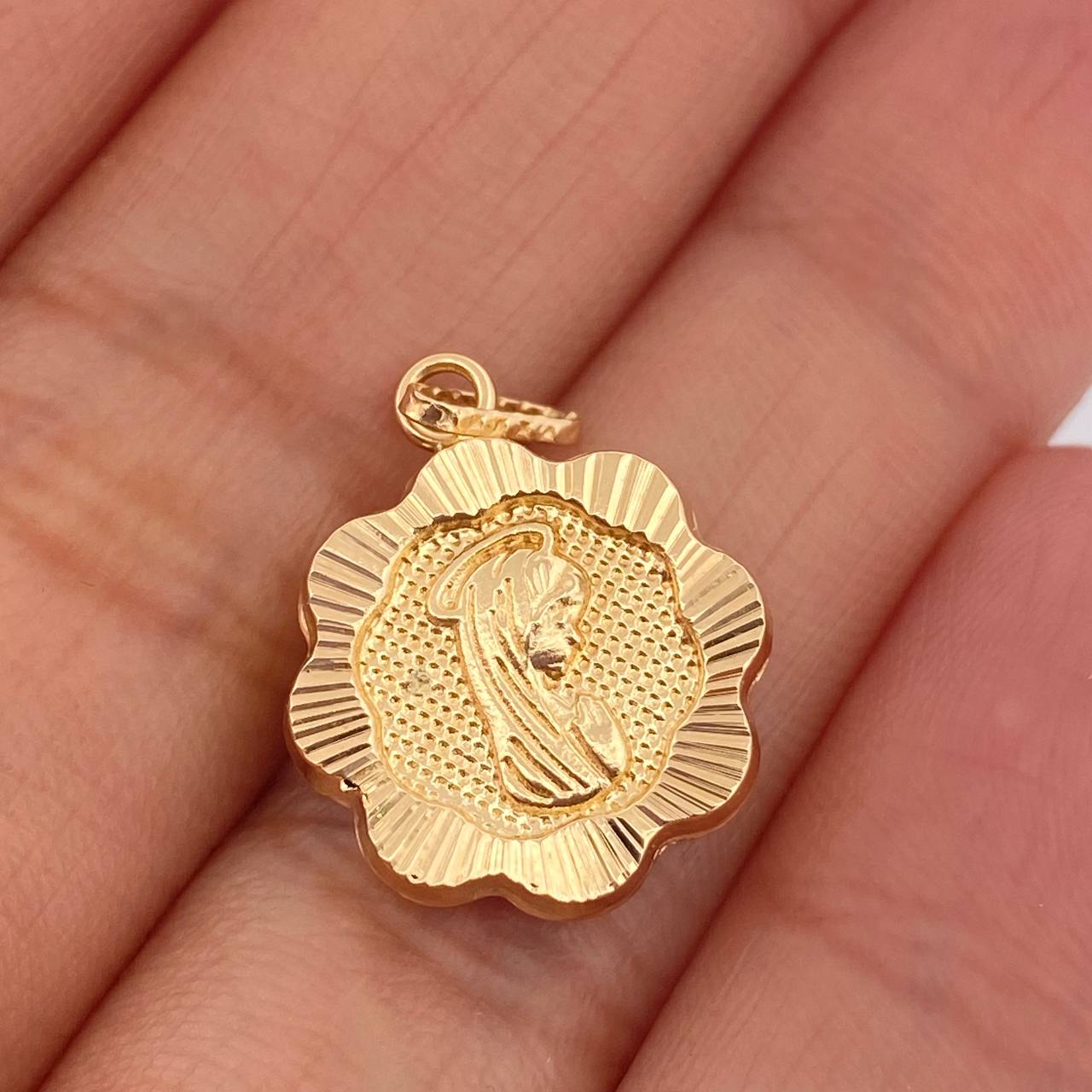 Dije Virgen Maria 0.85gr / 3/4 in / Oro Amarillo 18K &