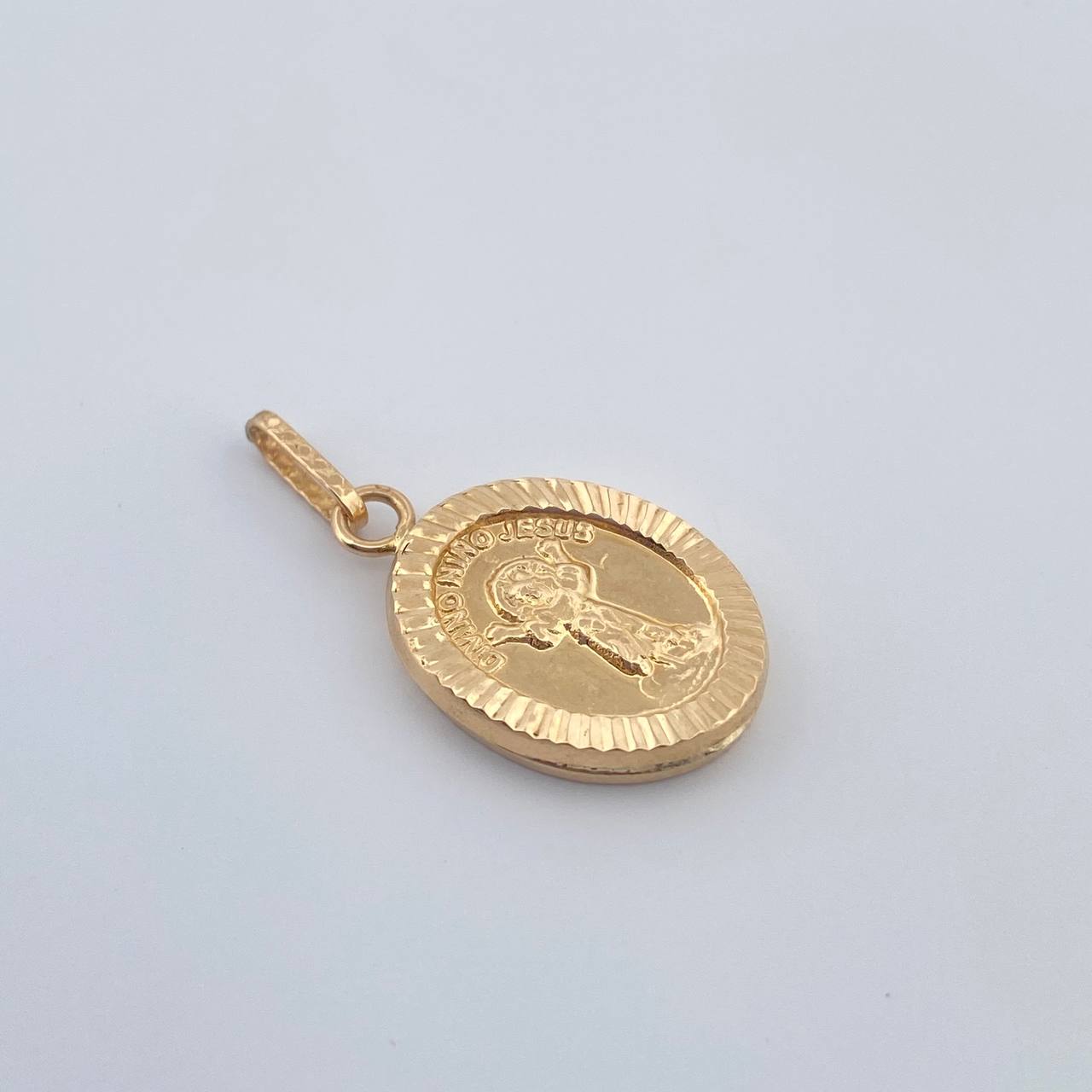 Pendant Divine Child Jesus 1.05gr / 1 in / 18K Yellow Gold &