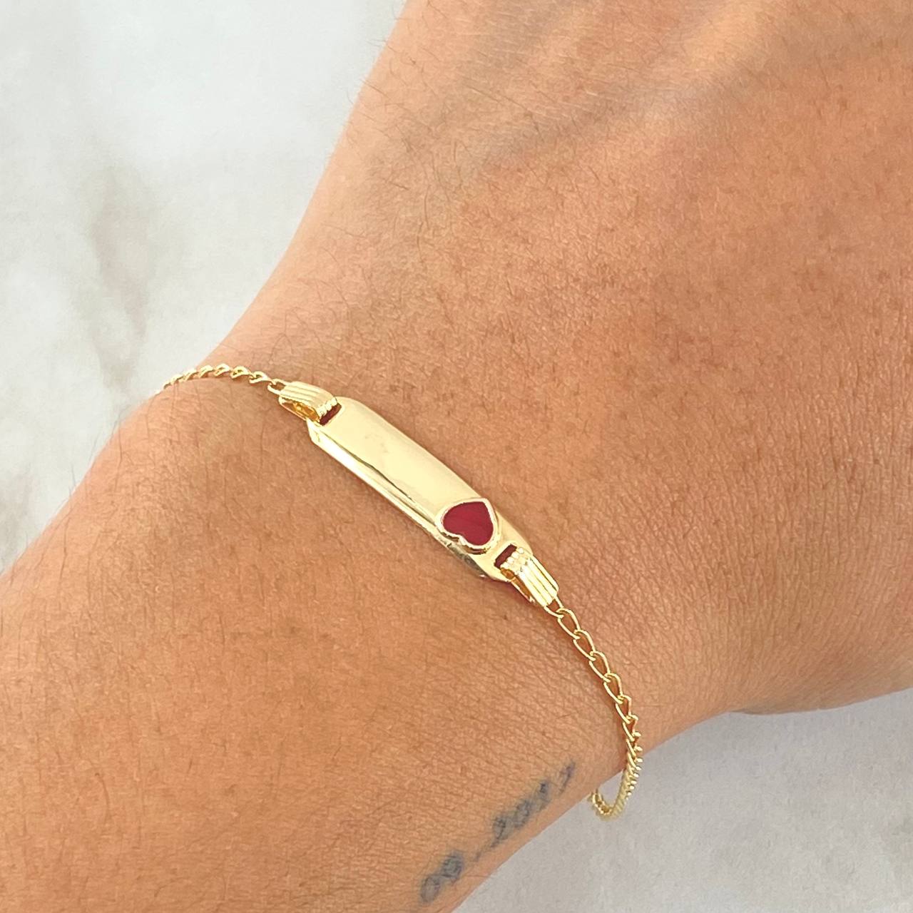 Pulso Bebé Espiga Placa Rectangular Corazón 1.8gr / 15cm-16cm / 1.6mm Resina Roja Graduable Oro Amarillo 18K ©