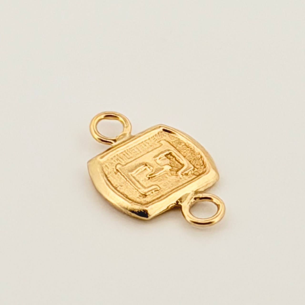 Charm Letter E 0.25gr / 1/2 in / Yellow Gold 18K