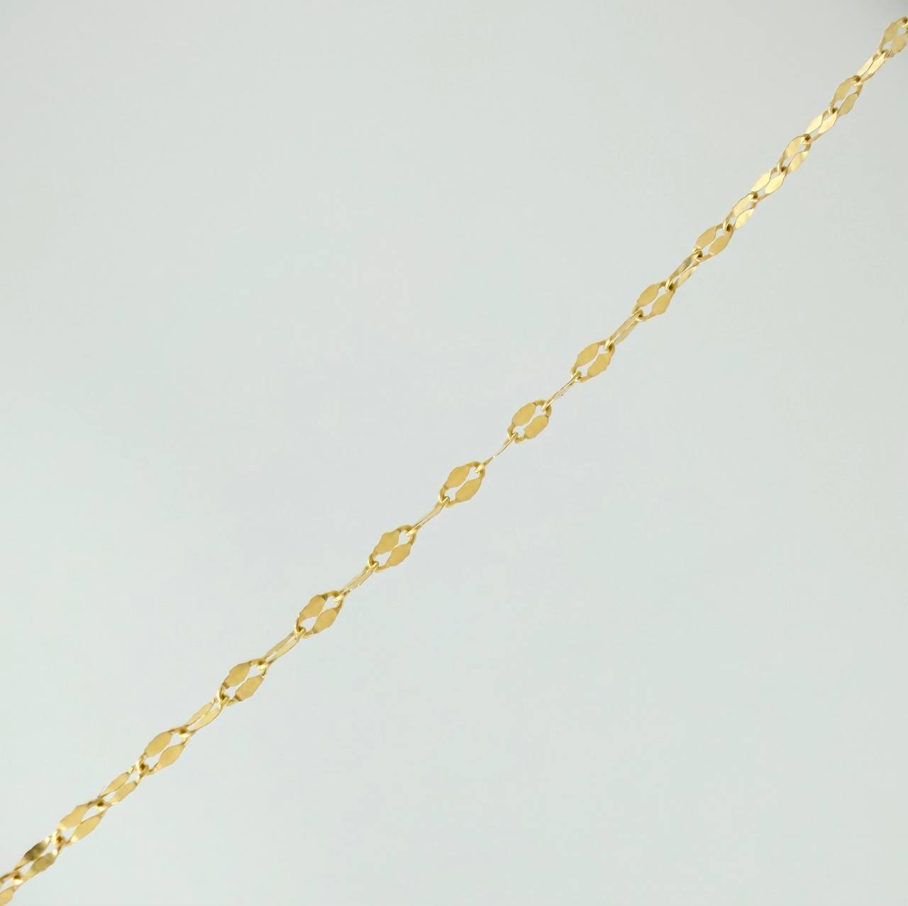 Cadena Flor Espejo 1.15gr / 23 3/4 in / 0.9mm Oro Amarillo +3 18K %