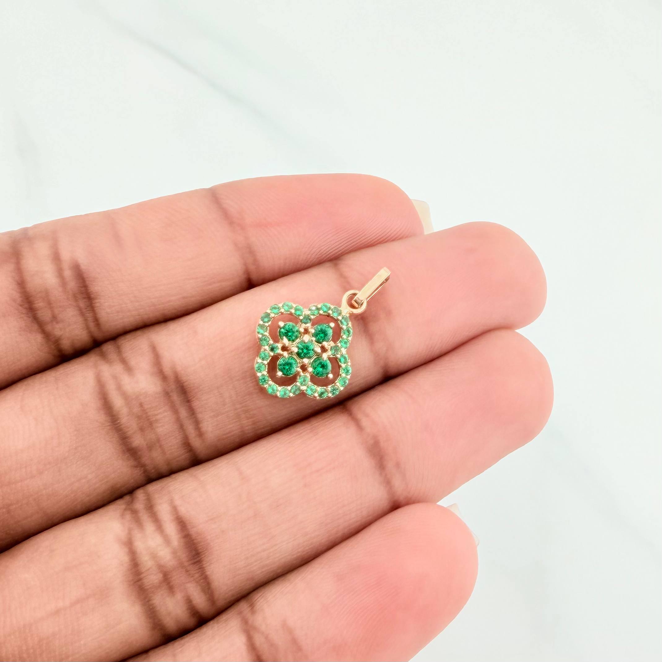 Double Clover Pendant 1.45 g / 3/4 in 18K Yellow Gold