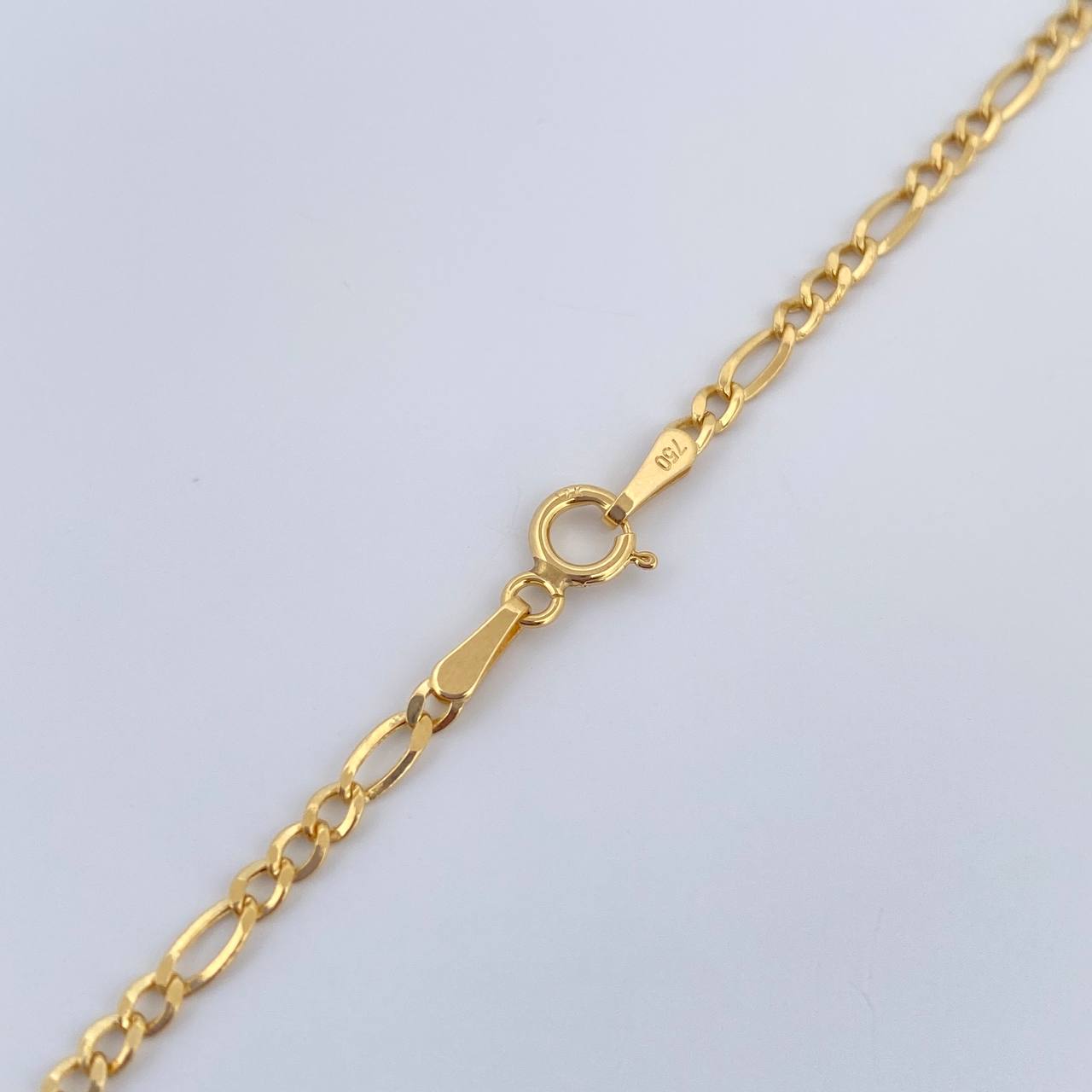 Cadena Figaro 3.15gr / 23 1/2 in / 2.1mm Oro Amarillo +1 18K %