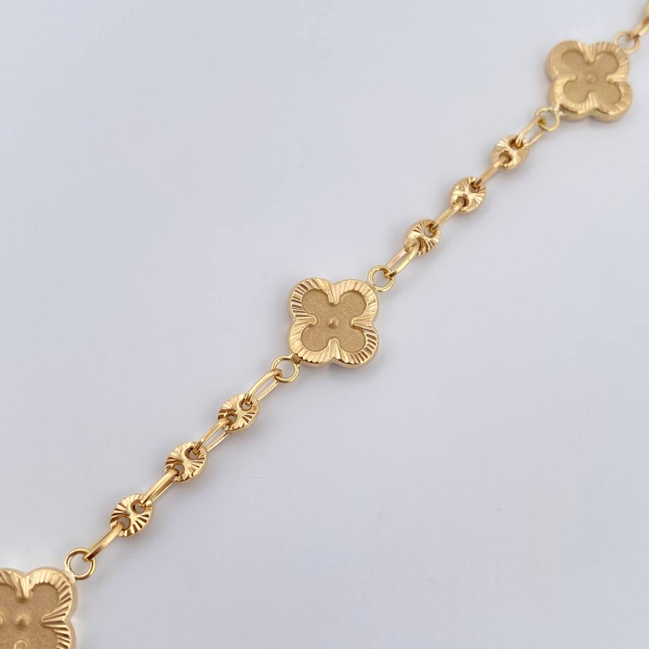 Pulso Trebol GC 4.45gr / 7 in / 3.2mm Oro Amarillo 18K %