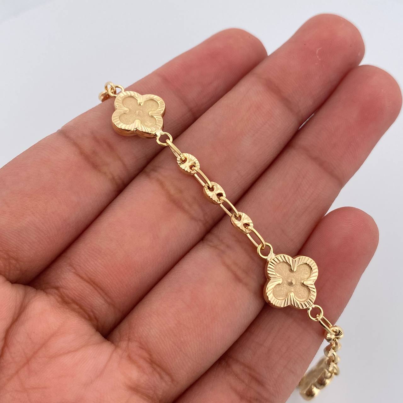 Pulso Trebol GC 4.45gr / 7 in / 3.2mm Oro Amarillo 18K %