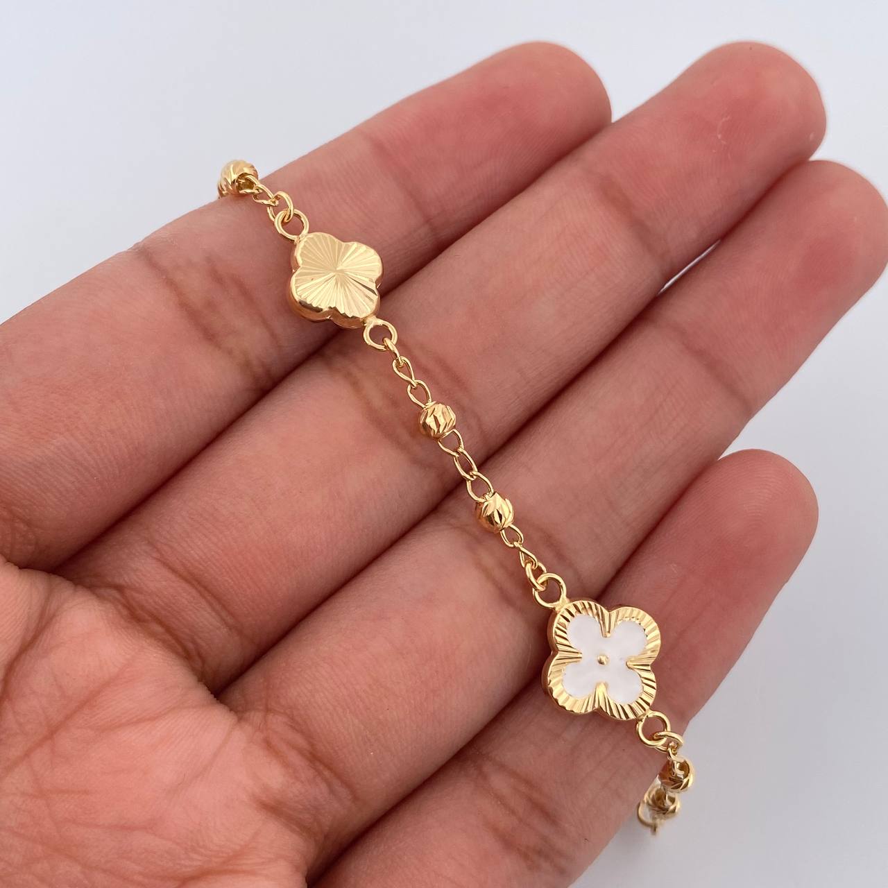 Pulso Trebol 3.75gr / 7 1/2 in / 2.7mm Oro Amarillo 18K %