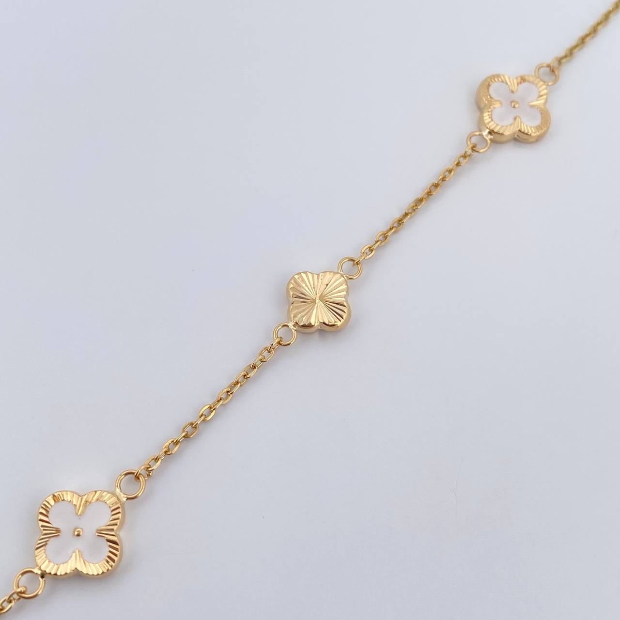 Pulso Trebol Aro Seguido 3.15gr / 7 1/4 in / 1.3mm Oro Amarillo 18K %