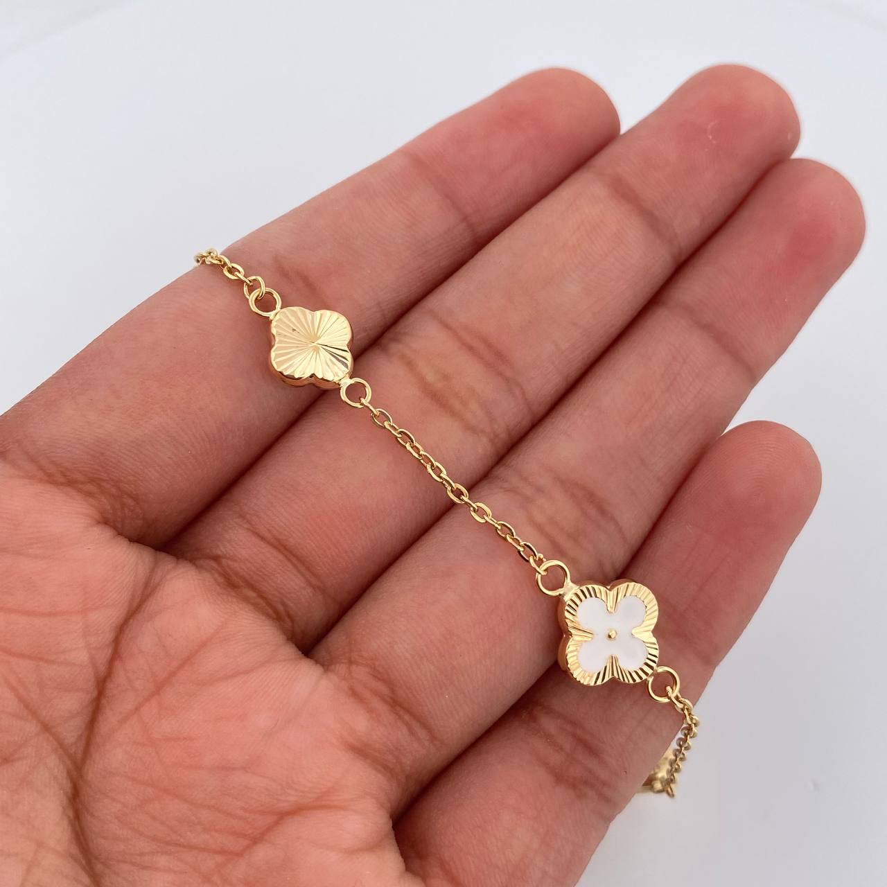 Pulso Trebol Aro Seguido 3.15gr / 7 1/4 in / 1.3mm Oro Amarillo 18K %