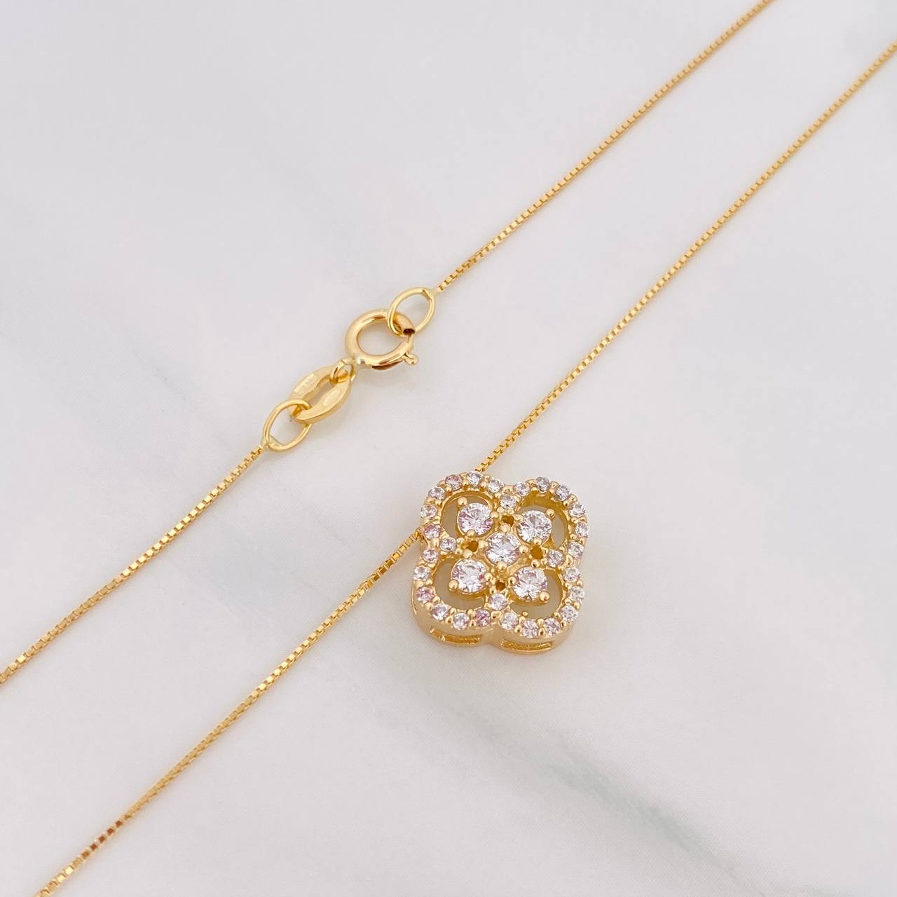 Set Venetian Chain + Clover Pendant / 2.55 g / 17 3/4 in 18K Yellow Gold