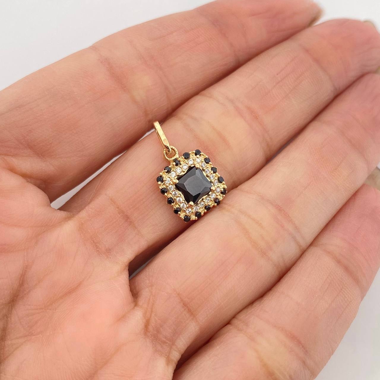 Dije Halo Cuadrado 2 g / 3/4 in Oro Amarillo 18K