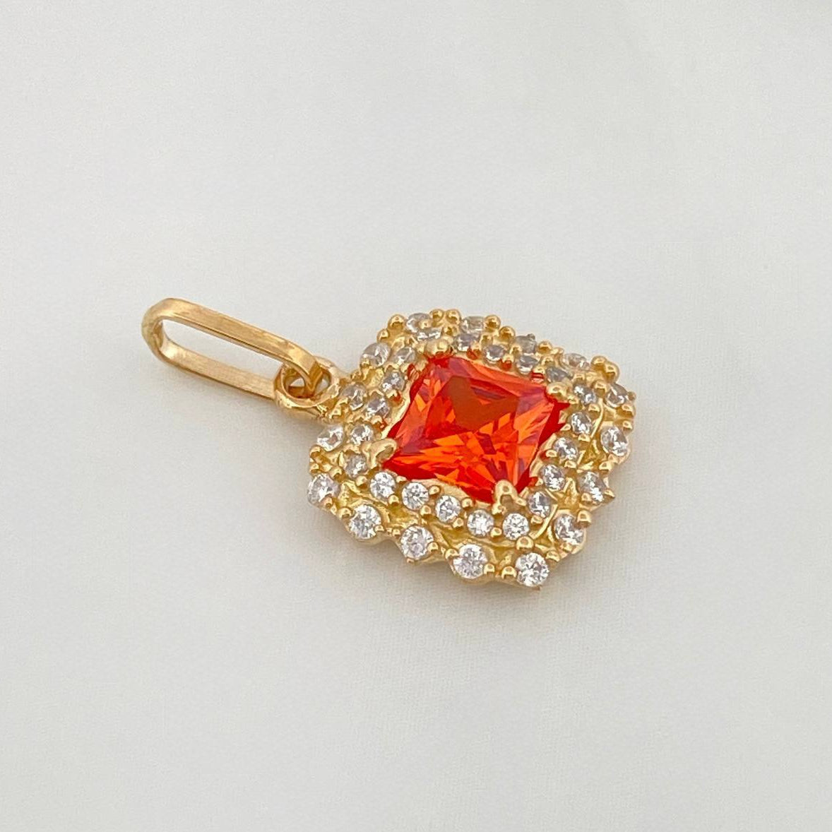 Square Halo Pendant 2.05 g / 3/4 in 18K Yellow Gold