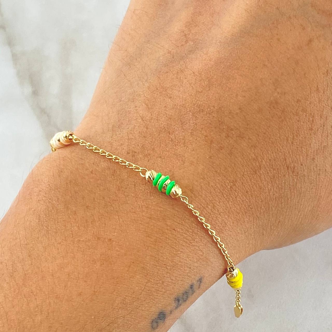 Pulso Espiga Bolas Emuladoras 2.45gr / 18cm / 3mm Diamantadas Cauchos Colores Oro Amarillo 18K