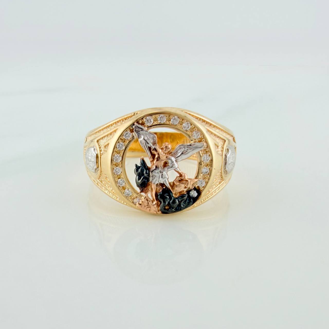 Anillo San Miguel Arcangel 5.3gr / T9 1/2 / Tres Oros 18K %