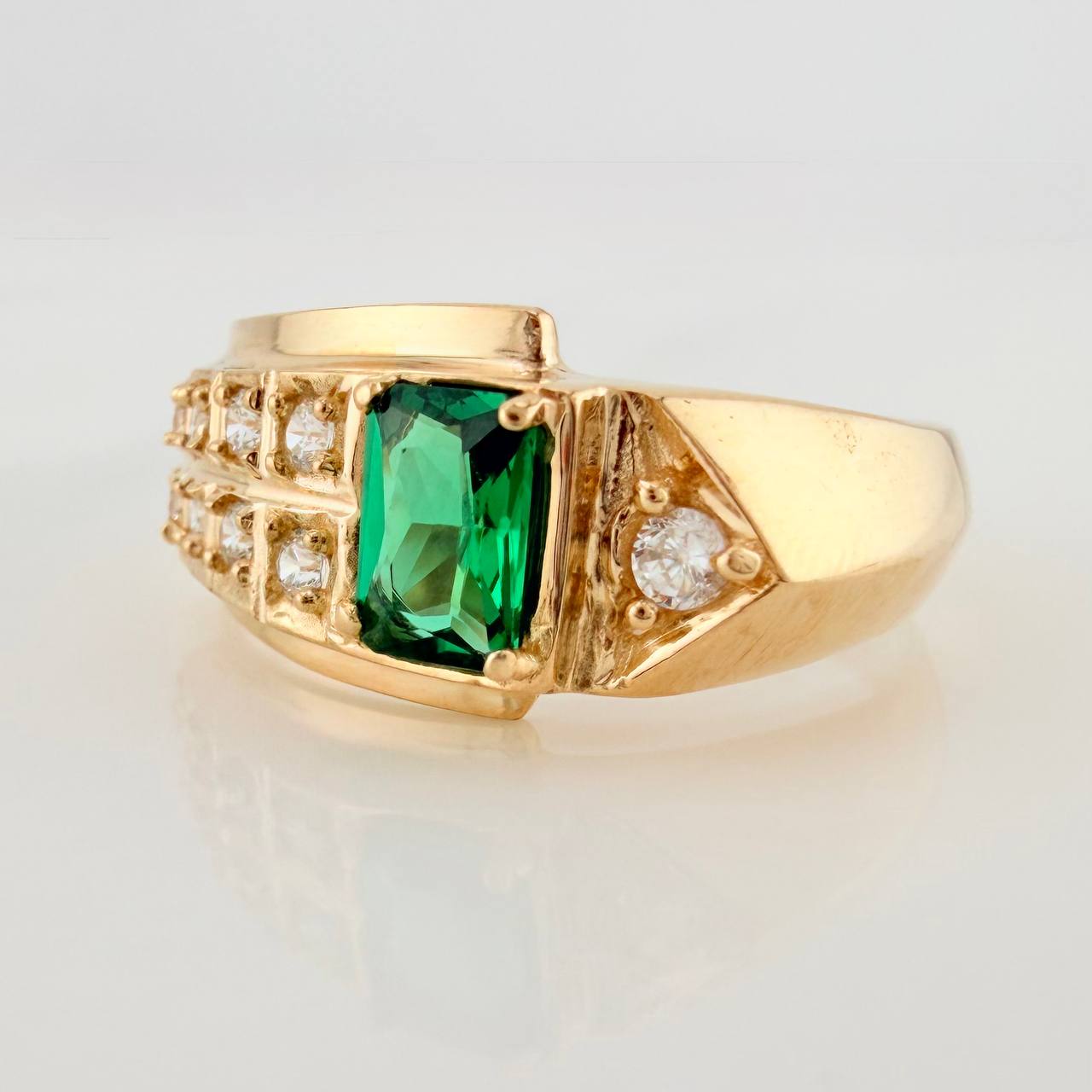 Rectangular Halo Ring 4.3gr / T9 1/2 / Yellow Gold 18K %