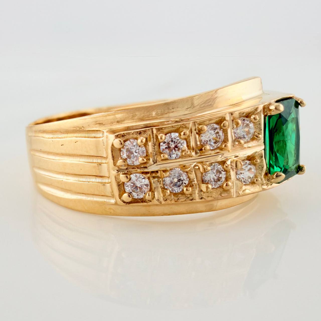 Rectangular Halo Ring 4.3gr / T9 1/2 / Yellow Gold 18K %