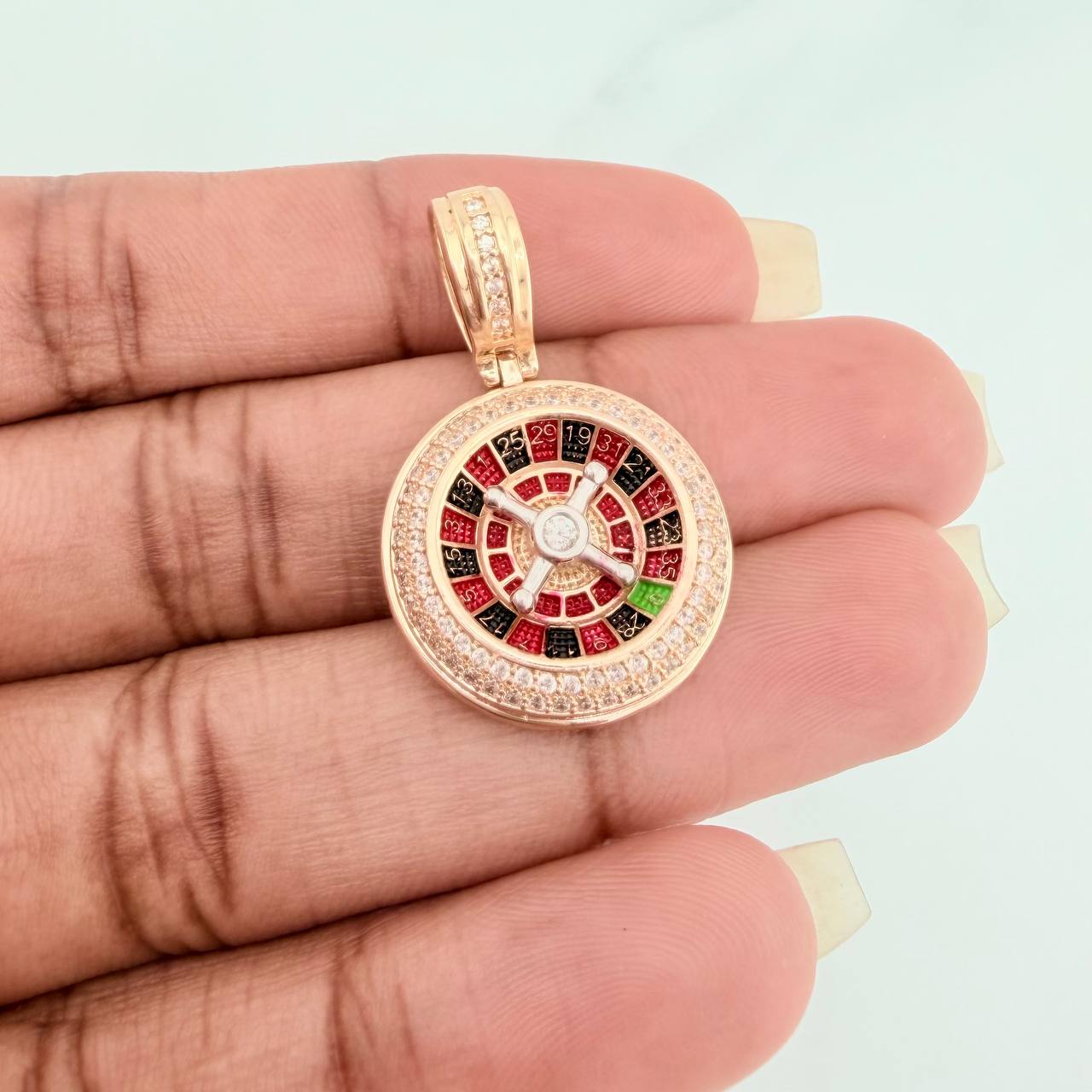 Dije Ruleta 6.6gr / 1 1/4 in / Dos Oros Amarillo Blanco 18K %