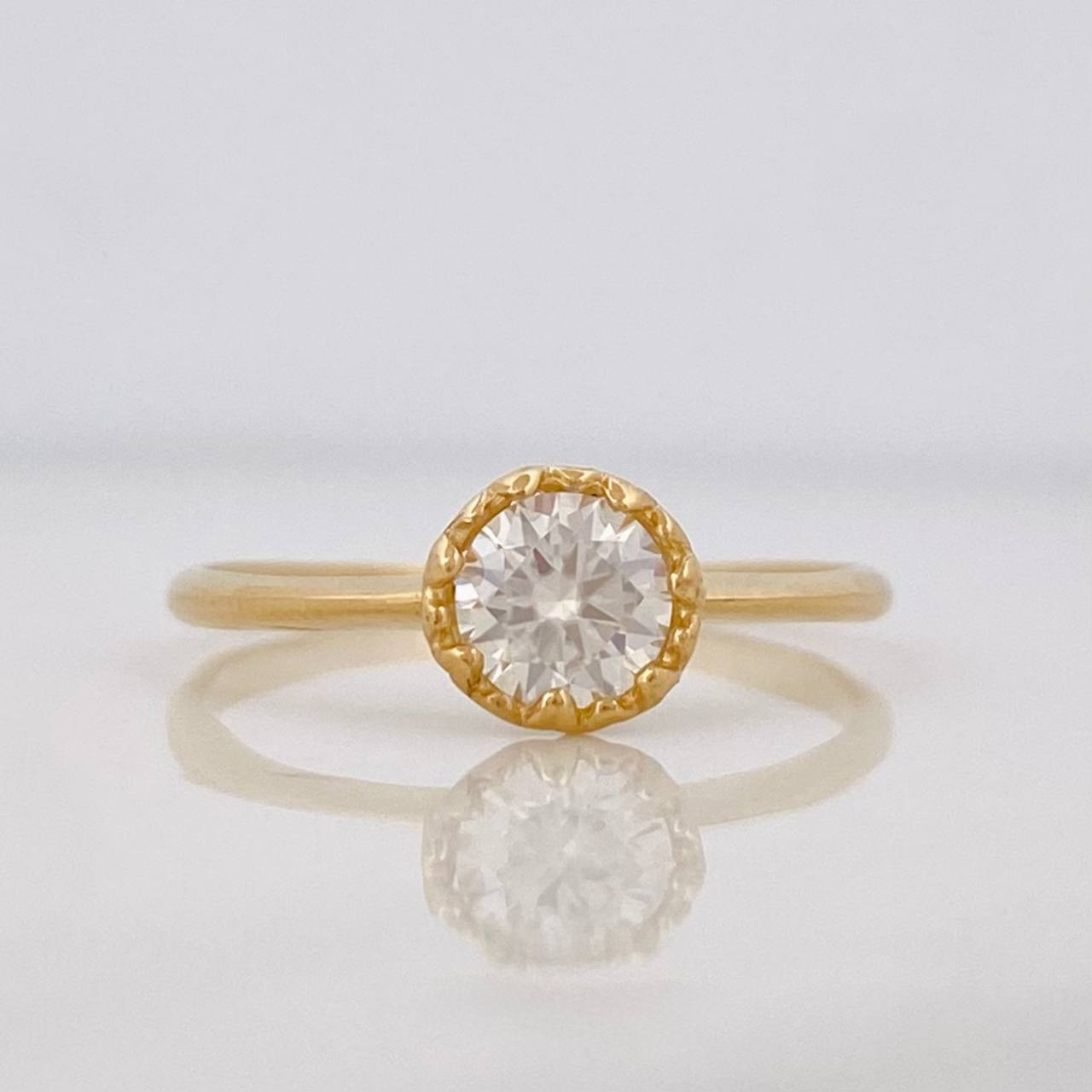 Circular Solitaire Moissanite Ring 0.50 Pts 1.65g / T7 1/4 Yellow Gold 18K